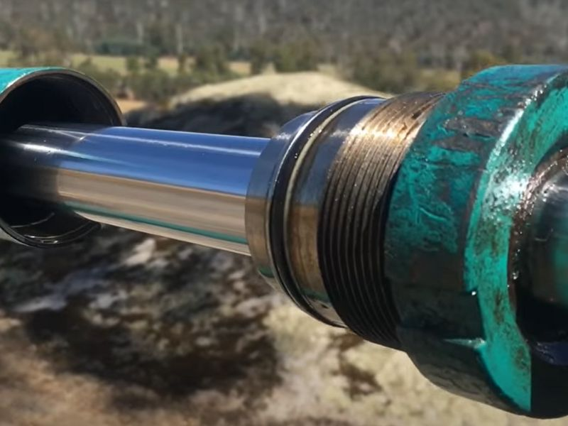Pag -unawa sa mga pangunahing konsepto ng pagpapadulas ng hydraulic cylinders